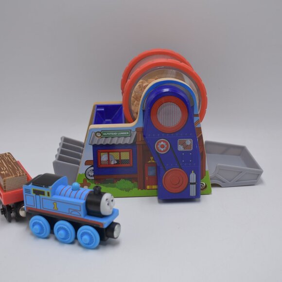 Ulfstead Lumber Wood Chipper w/ Thomas - Thomas & Friends Wooden Railway Trains - Picture 12 of 13